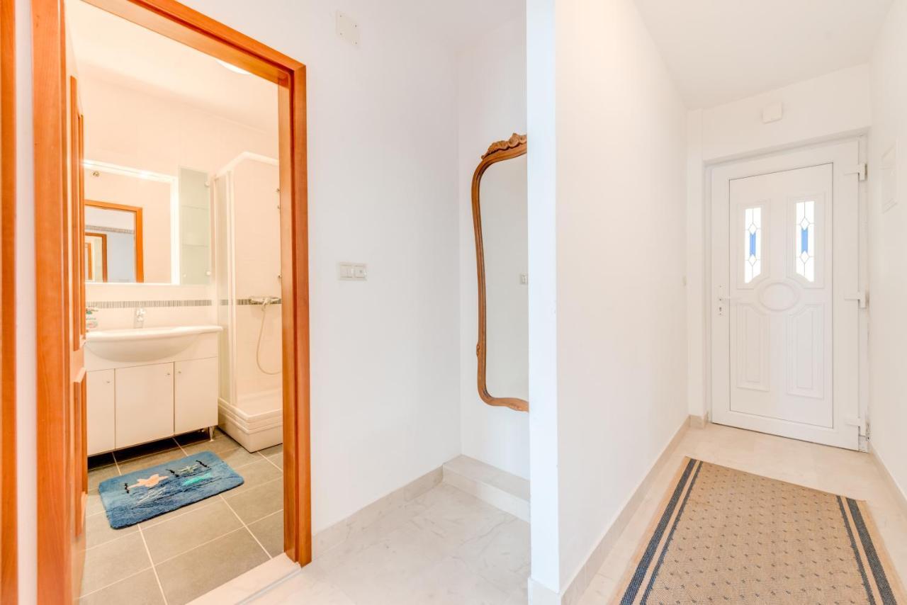 Apartmani Mirta Omis A 外观 照片